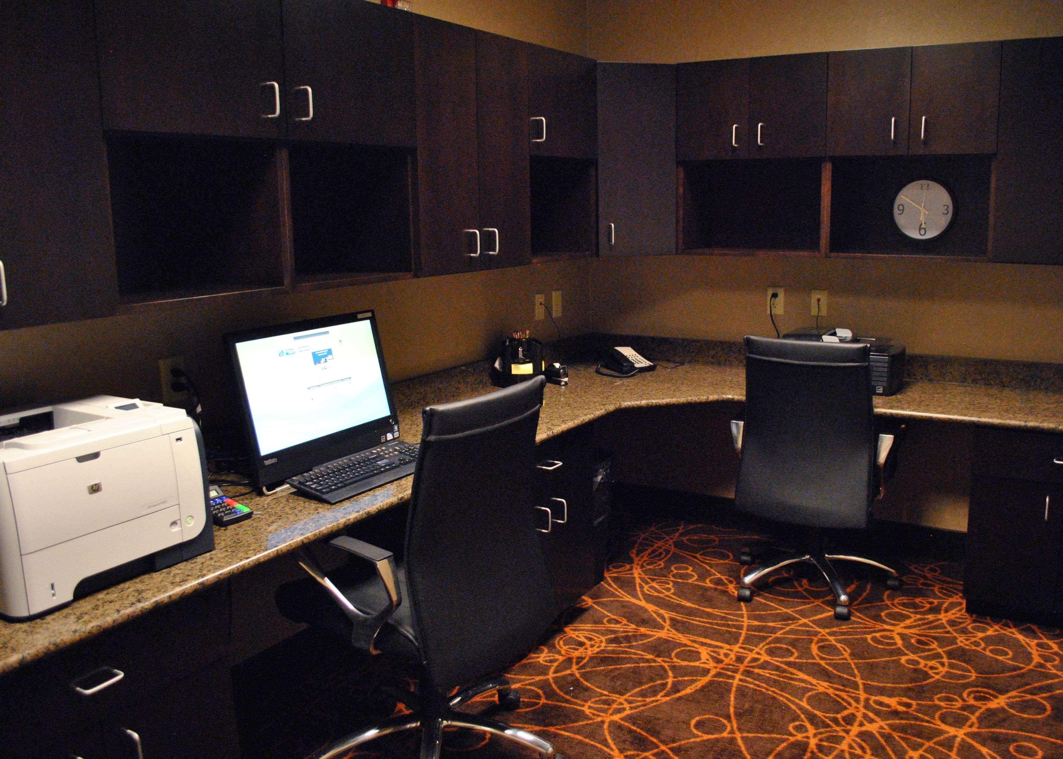 Hampton Inn Evansville Airport Facilities photo