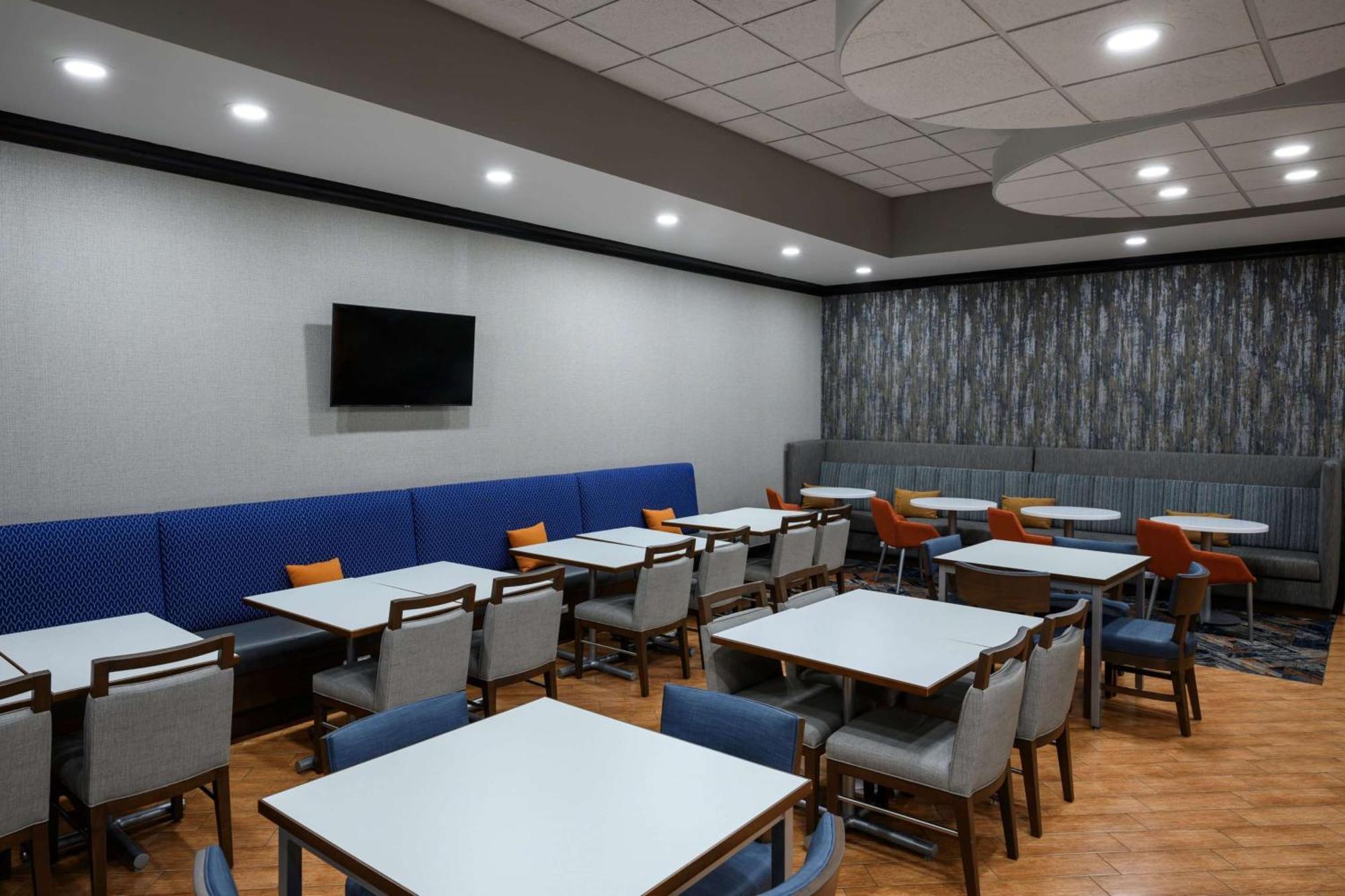 Hampton Inn Evansville Airport Exterior photo